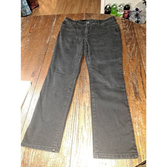 Medium Size 10 Chicos 1.5 Short Black Fabulously Slimming by Chicos Denim Jeans - Picture 1 of 3